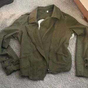 Used army green jacket size Large